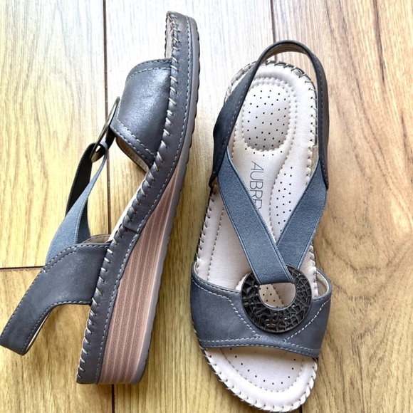 Comfortable gray sandals - Picture 6 of 9